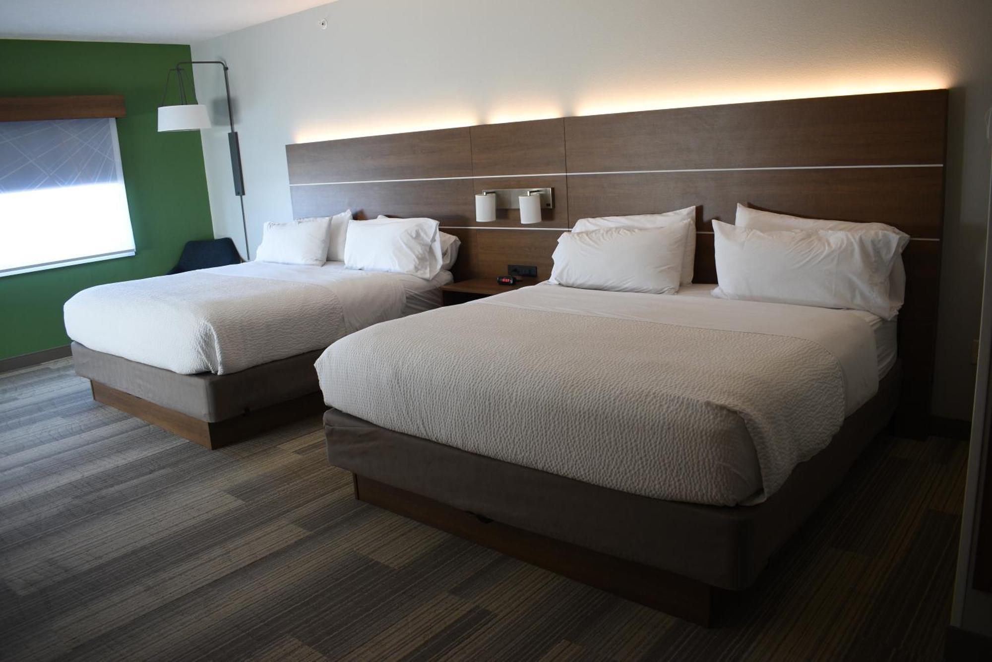 Holiday Inn Express Hotel & Suites Lincoln South By Ihg Exterior photo
