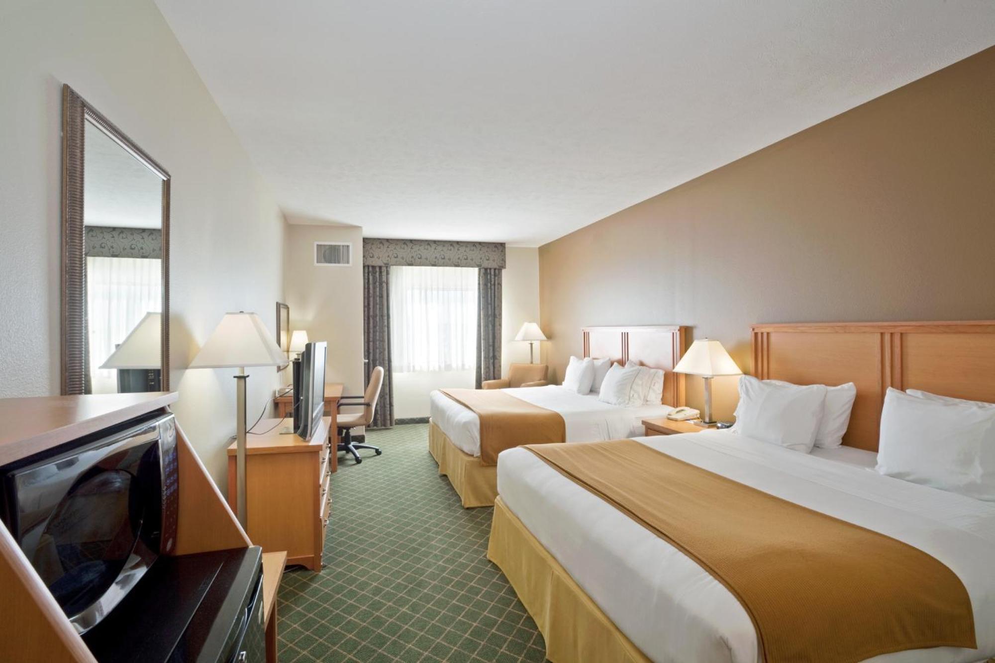 Holiday Inn Express Hotel & Suites Lincoln South By Ihg Exterior photo