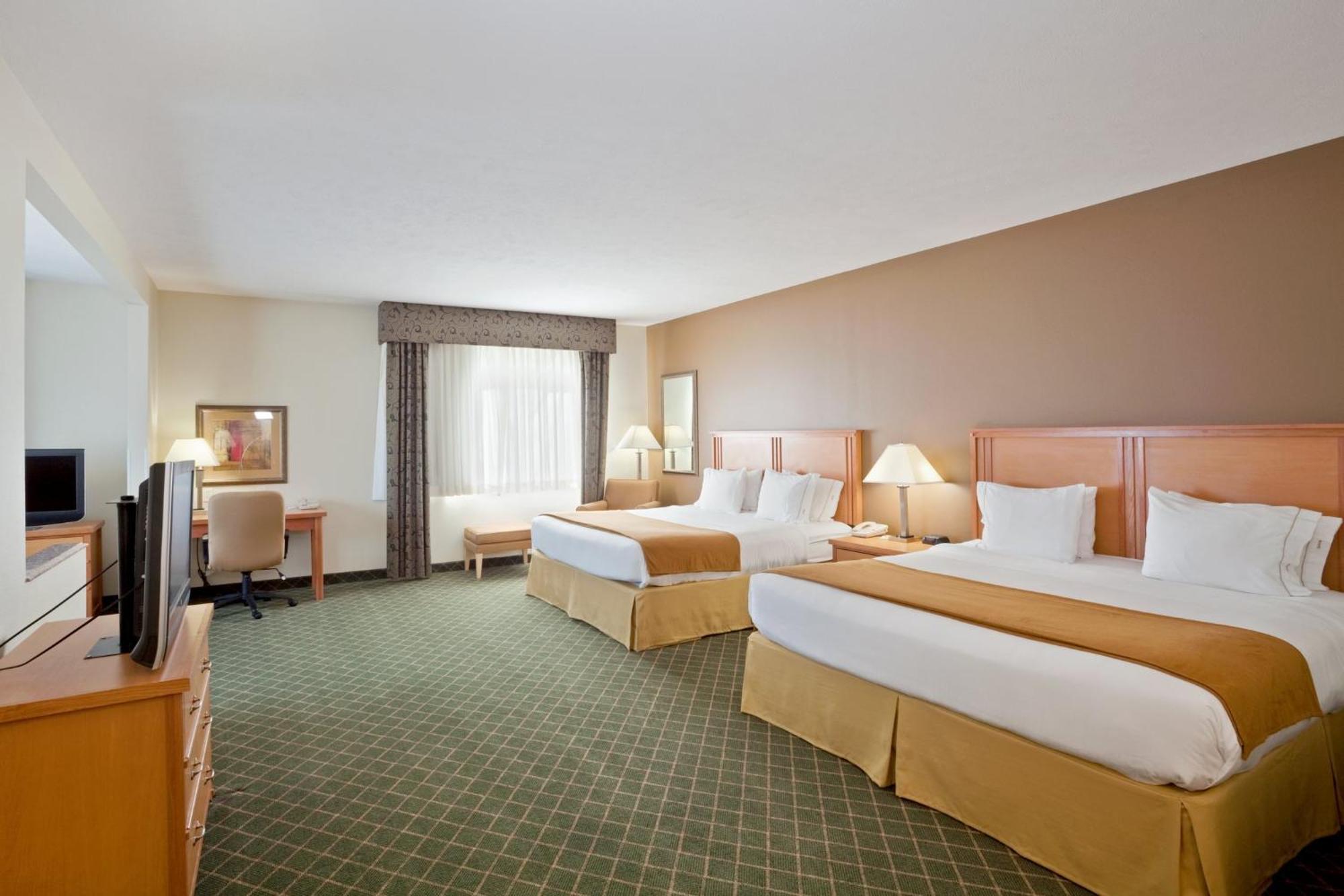 Holiday Inn Express Hotel & Suites Lincoln South By Ihg Exterior photo