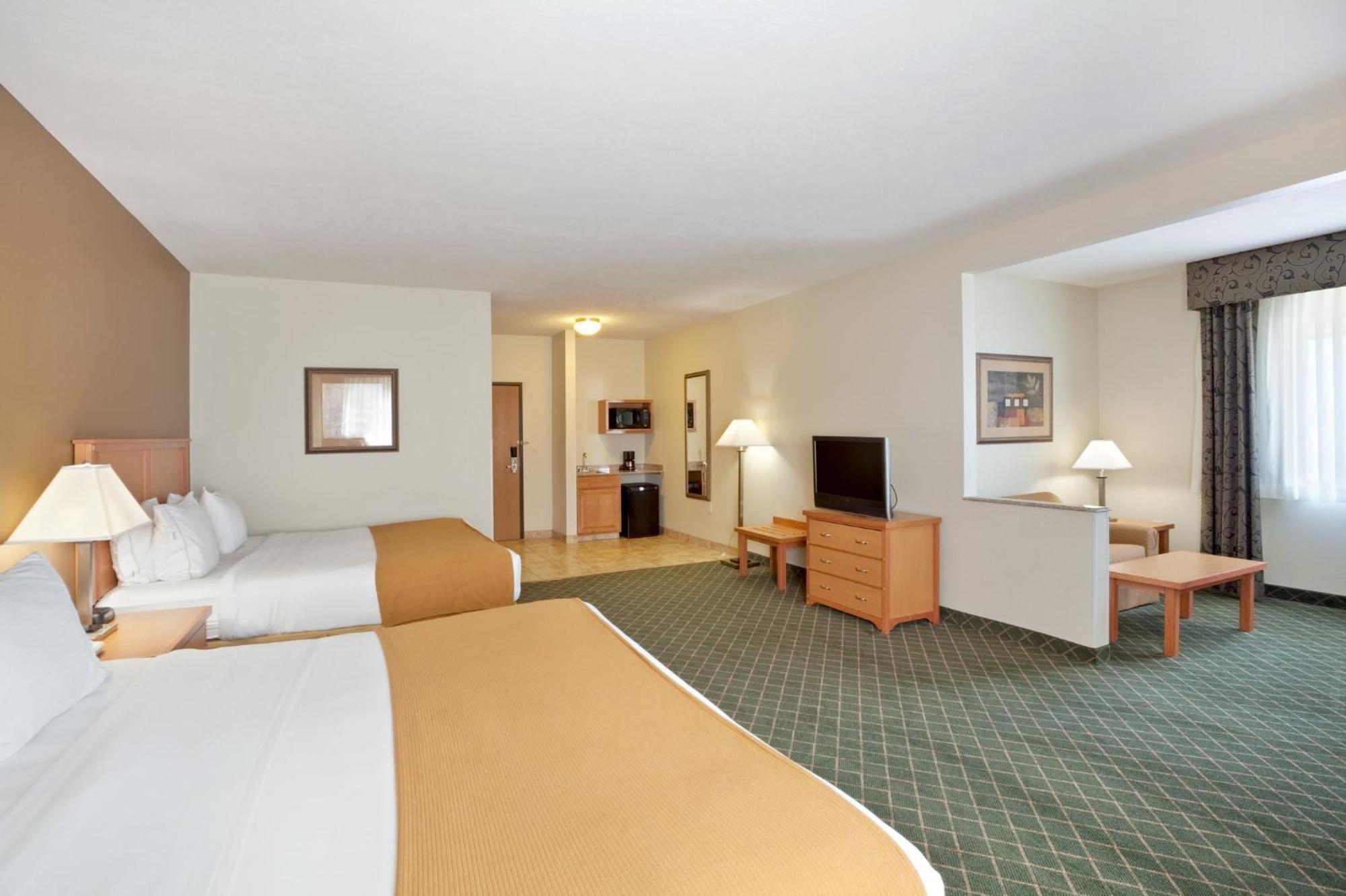 Holiday Inn Express Hotel & Suites Lincoln South By Ihg Exterior photo